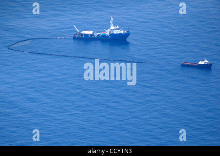 May 28, 2010 - Atlantic Ocean, Louisiana - Aerial view. Crews work to contain and clean up the Deepwater Horizon oil spill off the shores of Louisiana. (Credit Image: © Nicolaus Czarnecki/ZUMApress.com) Stock Photo