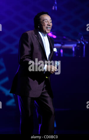 Apr 10, 2010 - Ledyard, Connecticut, U.S. - Singer SMOKEY ROBINSON performs at Kenny Rogers: The First 50 Years at The MGM Grand at Foxwoods on April 10, 2010. (Credit Image: © Aviv Small/ZUMA Press) Stock Photo