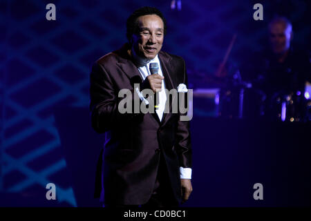 Apr 10, 2010 - Ledyard, Connecticut, U.S. - Singer SMOKEY ROBINSON performs at Kenny Rogers: The First 50 Years at The MGM Grand at Foxwoods on April 10, 2010. (Credit Image: © Aviv Small/ZUMA Press) Stock Photo