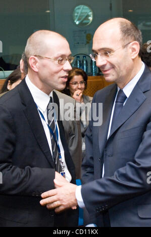 Danish State secretary for budget Jorg Asmussen and French Minister for Budget Eric Woerth (R) pictured during budget council at European Council headquarters in Brussels, Belgium on 21 November 2008 [© by Wiktor Dabkowski] .... Stock Photo