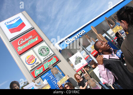 Oct 27, 2008; San Francisco, CA, USA; OMOYELE SOWORE of Nigeria speaks at a San Francisco 'Chevwrong' rally marking opening day of human rights lawsuit against Chevron. In Bowoto vs. Chevron, Chevron is charged with the killing of unarmed Nigerians who protested environmental and economic harm cause Stock Photo