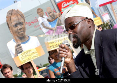 Oct 27, 2008; San Francisco, CA, USA; PRINCE AYO AJISEBUTU of Nigeria speaks at a San Francisco 'Chevwrong' rally marking opening day of human rights lawsuit against Chevron. In Bowoto vs. Chevron, Chevron is charged with the killing of unarmed Nigerians who protested environmental and economic harm Stock Photo