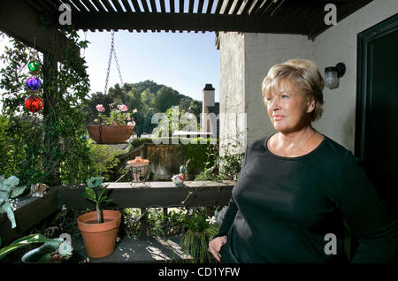 November 6, 2008, Escondido, CA, USA 68 year old BETTY FALLING stands on the back patio of her Escondido home. She recently took out a reverse mortgage on the house Credit: photo by Charlie Neuman, San Diego Union-Tribune/Zuma Press. copyright 2008 San Diego Union-Tribune Stock Photo