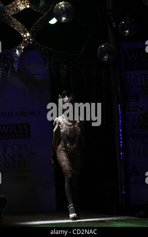 A model displays a creation by Indian designer Manish Arora during the Wills Lifestyle India Fashion Week (WIFW) in New Delhi on March 14, 2008..Photographer: Pankaj Nangia Stock Photo