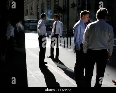 Many cigarrettes breaks for employees at Bear Stearns today. Bear Stearns Headquarters in New York City March, 17 2008. Concerns about the fallout from the bargain-basement sale of Bear Stearns to JPMorgan Chase drove Asian and Europe stocks lower, and U.S. futures plunged overnight. Many cigarrette Stock Photo