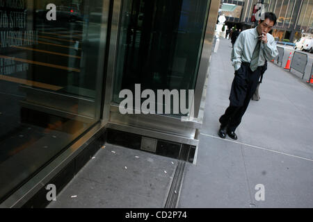 Many cigarrettes breaks for employees at Bear Stearns today. Bear Stearns Headquarters in New York City March, 17 2008. Concerns about the fallout from the bargain-basement sale of Bear Stearns to JPMorgan Chase drove Asian and Europe stocks lower, and U.S. futures plunged overnight.  Many cigarrett Stock Photo