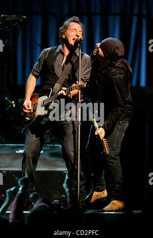 Mar 16, 2008 - St. Paul, Minnesota, USA - BRUCE SPRINGSTEEN and The E ...