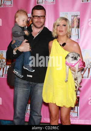 Mar 18, 2008 - Hollywood, California, USA - DEAN MCDERMOTT, son LIAM SPELLING & TORI SPELLING arriving at the book launch cocktail party for 'sTORI TELLING'  at Kitson. (Credit Image: © Lisa O'Connor/ZUMA Press) Stock Photo
