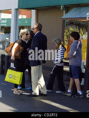 Malibu, 2008-3-17 / Actor GEORGE HAMILTON and girlfriend DR.BARBARA STURM shopping at the 'Planet Blue' store in Malibu. (Credit Image: © Laguna Images/ZUMA Press) Stock Photo