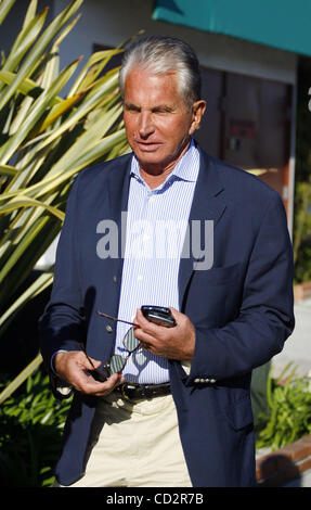 Malibu, 2008-3-17 / Actor GEORGE HAMILTON and girlfriend DR.BARBARA STURM shopping at the 'Planet Blue' store in Malibu. (Credit Image: © Laguna Images/ZUMA Press) Stock Photo