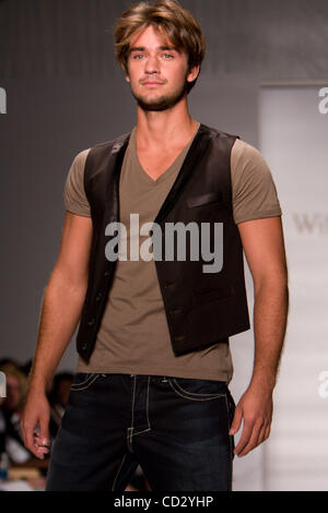 model walking the runway wearing William Rast Fall 2008 collection at Funshion: Fashion Week Miami Beach , William Rast is founded by Justin Timberlake Stock Photo