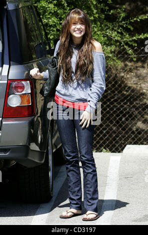 Los Angeles, 2008-3-31 / Hannah Montana star MILEY CYRUS and her mother LETICIA out shopping  (Credit Image: © Laguna Images/ZUMA Press) Stock Photo