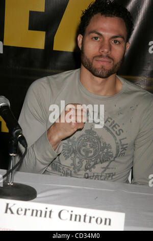 Apr. 9, 2008 - New York, New York, U.S. - PRESS CONFERENCE  TO ANNOUNCE WORLD WELTERWEIGHT CHAMPIONSHIP DOUBLEHEADER TO BE HELD APRIL 12 IN ATLANTIC New York AND TELEVISED ON HBO: COTTO VS. GOMEZ AND CINTRON VS. MARGARITO.SOFRITO PUERTO RICAN RESTAURANT , NEW YORK New York 04-09-2008.       2008.K57 Stock Photo
