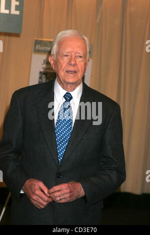 Apr. 28, 2008 - New York, New York, U.S. - FORMER PRESIDENT JIMMY CARTER  SIGNS COPIES OF HIS BOOK, ''REMARKABLE MOTHER'' , A TRIBUTE TO HIS OWN MOTHER AT BARNES AND NOBEL BOOKSTORE .FIFTH AVENUE    04-28-2009.       2008.FORMER PRESIDENT JIMMY CARTER  .K57897RM(Credit Image: Â© Rick Mackler/Globe P Stock Photo