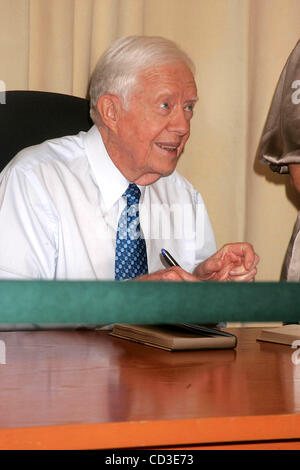 Apr. 28, 2008 - New York, New York, U.S. - FORMER PRESIDENT JIMMY CARTER  SIGNS COPIES OF HIS BOOK, ''REMARKABLE MOTHER'' , A TRIBUTE TO HIS OWN MOTHER AT BARNES AND NOBEL BOOKSTORE .FIFTH AVENUE    04-28-2009.       2008.FORMER PRESIDENT JIMMY CARTER  .K57897RM(Credit Image: Â© Rick Mackler/Globe P Stock Photo