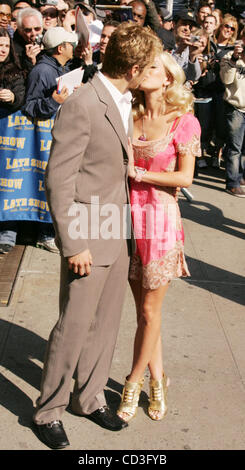 Apr 30, 2008 - New York, NY, USA - Reality TV stars HEIDI MONTAG and SPENCER PRATT kiss at her appearance on 'The Late Show With David Letterman' held at the Ed Sullivan Theater. (Credit Image: © Nancy Kaszerman/ZUMA Press) Stock Photo