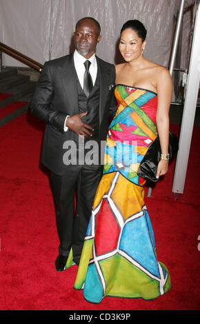Djimon Honsou and Kimora Lee Simmons 