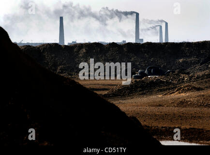 Oct 31, 2008 - Muthanna, Iraq - A brick factory in Al Muthanna province of Iraq is one of the regions largest polluters and one of few industries in the south Iraq province. During the Saddam Hussein regime and now after the coalition takeover, laborers at the factory voiced concerns about the lack  Stock Photo