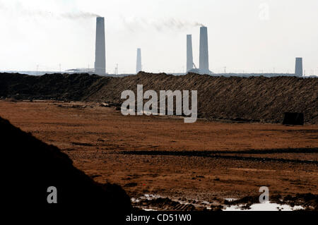 Oct 31, 2008 - Muthanna, Iraq - A brick factory in Al Muthanna province of Iraq is one of the regions largest polluters and one of few industries in the south Iraq province. During the Saddam Hussein regime and now after the coalition takeover, laborers at the factory voiced concerns about the lack  Stock Photo