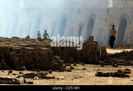 Oct 31, 2008 - Muthanna, Iraq - A brick factory in Al Muthanna province of Iraq is one of the regions largest polluters and one of few industries in the south Iraq province. During the Saddam Hussein regime and now after the coalition takeover, laborers at the factory voiced concerns about the lack  Stock Photo