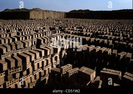 Oct 31, 2008 - Muthanna, Iraq - A brick factory in Al Muthanna province of Iraq is one of the regions largest polluters and one of few industries in the south Iraq province. During the Saddam Hussein regime and now after the coalition takeover, laborers at the factory voiced concerns about the lack  Stock Photo