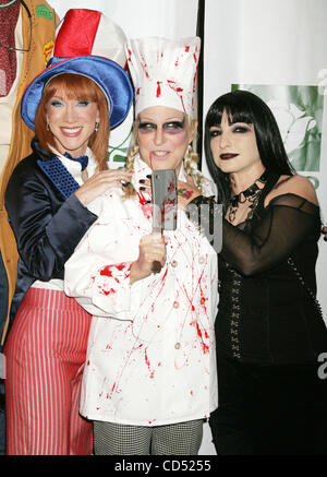 Oct 31, 2008 - New York, NY, USA - (L-R) Comedian KATHY GRIFFIN, actress/ singer BETTE MIDLER, and singer GLORIA ESTEFAN attend the 13th annual Hulaween Gala held to benefit Bette Midler's New York Restoration Project at the Waldorf Astoria. (Credit Image: © Nancy Kaszerman/ZUMA Press) Stock Photo