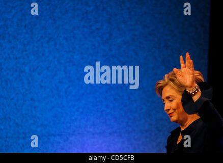 Democratic U.S. presidential hopeful Sen. Hillary Rodham Clinton (D-NY) speaks during the Newspaper Association of America convention April 15, 2008 at the Washington Convention Center in Washington, DC.  (Photo by Ringo Chiu / Zuma Press) Stock Photo