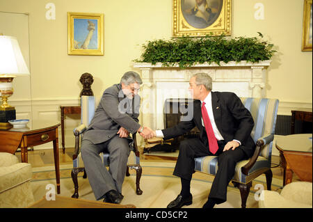 Apr. 17, 2008 - Washington, District of Columbia, U.S. - 10/27/08- The White House- Washington DC..President Bush welcomes President Fernando Lugo of Paraguay to the Oval Office...  - .I13842CB(Credit Image: © Christy Bowe/Globe Photos/ZUMAPRESS.com) Stock Photo