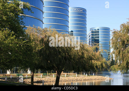 Apr 22, 2008 - Redwood Shores, California, USA - The headquarters of Oracle located in Redwood Shores, California, in Silicon Valley.  Photo shows impressive buildings, grounds, signs, logo, and lake at Oracle headquarters.  Led by Chief Executive Officer Larry Ellison, Oracle states that its busine Stock Photo
