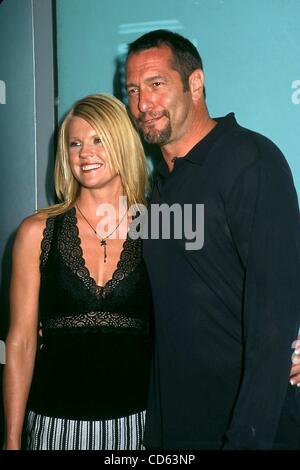 Aug. 13, 2003 - Hollywood, California, U.S. - I7889PR.FREDDY VS. JASON  WORLD PREMIERE  CINERAMADOME AT THE ARCLIGHT THEATRE, HOLLYWOOD, CA .08/13/2003 .  /   /    2003.KEN KIRZINGER(Credit Image: Â© Phil Roach/Globe Photos/ZUMAPRESS.com) Stock Photo