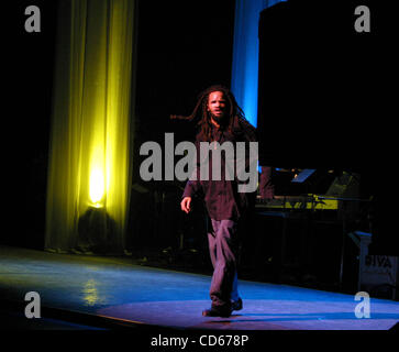 Sept. 17, 2003 - New York, New York, U.S. - K33026RM.GREGORY HINES TRIBUTE AT THE APOLLO THEATRE..HARLEM, NEW YORK New York..   /     2003.09/17/2003.SAVION GLOVER(Credit Image: Â© Rick Mackler/Globe Photos/ZUMAPRESS.com) Stock Photo