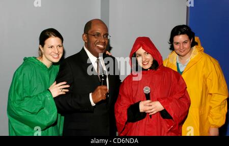 Jan. 29, 2004 - New York, New York, U.S. - K35185RM.MADAME TUSSAUDS WAX MUSEUM  LAUNCHES THE NEW AL ROKER INTERACTIVE WEATHER EXPERIENCE , NEW YORK New York  01/29/2004.   /     NEW  AL ROKER FANS WAX FIGURE(Credit Image: Â© Rick Mackler/Globe Photos/ZUMAPRESS.com) Stock Photo