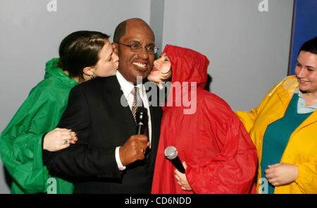 Jan. 29, 2004 - New York, New York, U.S. - K35185RM.MADAME TUSSAUDS WAX MUSEUM  LAUNCHES THE NEW AL ROKER INTERACTIVE WEATHER EXPERIENCE , NEW YORK New York  01/29/2004.   /     NEW  AL ROKER FANS WAX FIGURE(Credit Image: Â© Rick Mackler/Globe Photos/ZUMAPRESS.com) Stock Photo