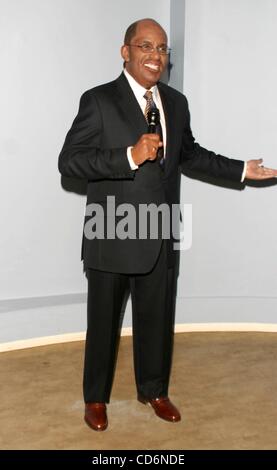 Jan. 29, 2004 - New York, New York, U.S. - K35185RM.MADAME TUSSAUDS WAX MUSEUM  LAUNCHES THE NEW AL ROKER INTERACTIVE WEATHER EXPERIENCE , NEW YORK New York  01/29/2004.   /     NEW AL ROKER WAX FIGURE(Credit Image: Â© Rick Mackler/Globe Photos/ZUMAPRESS.com) Stock Photo