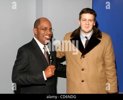 Jan. 29, 2004 - New York, New York, U.S. - K35185RM.MADAME TUSSAUDS WAX MUSEUM  LAUNCHES THE NEW AL ROKER INTERACTIVE WEATHER EXPERIENCE , NEW YORK New York  01/29/2004.   /     NEW AL ROKER WAX FIGURE(Credit Image: Â© Rick Mackler/Globe Photos/ZUMAPRESS.com) Stock Photo