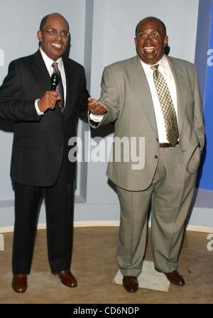 Jan. 29, 2004 - New York, New York, U.S. - K35185RM.MADAME TUSSAUDS WAX MUSEUM  LAUNCHES THE NEW AL ROKER INTERACTIVE WEATHER EXPERIENCE , NEW YORK New York  01/29/2004.   /     NEW OLD AL ROKER. WAX FIGURE(Credit Image: Â© Rick Mackler/Globe Photos/ZUMAPRESS.com) Stock Photo