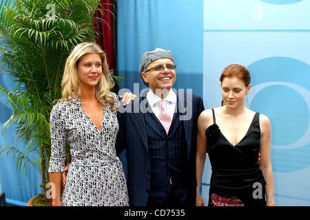 May 19, 2004 - New York, New York, U.S. - K37411RM.2004-2005 CBS UPFRONT PARTY..TAVERN ON THE GREEN , NEW YORK New York..05/19/2004.   /     2004.SARAH LANCASTER, JOE PANTOLIANO AND.AMY ADAMS(Credit Image: Â© Rick Mackler/Globe Photos/ZUMAPRESS.com) Stock Photo