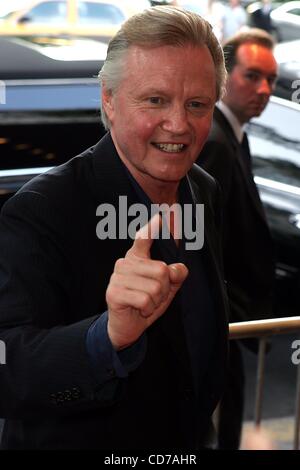 July 19, 2004 - New York, New York, U.S. - K38399RM.WORLD PREMIERE OF ''THE MANCHURIAN CANDIDATE'' AT CLEARVIEW CINEMA'S BEEKMAN THEATRE , NEW YORK New York  .07/19/2004.  /     2004.JON VOIGHT(Credit Image: Â© Rick Mackler/Globe Photos/ZUMAPRESS.com) Stock Photo