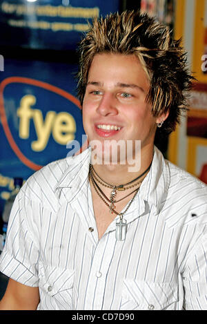 Aug. 18, 2004 - New York, New York, U.S. - K38795RM.RYAN CABRERA PROMOTING HIS NEW CD AT FYE,.6TH AVE, NEW YORK New York. .08/17/2004.   /     2004.(Credit Image: Â© Rick Mackler/Globe Photos/ZUMAPRESS.com) Stock Photo