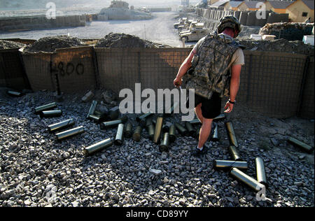 Oct 10, 2008 - Paktya, Afghanistan - The gun section chief tallys the rounds shot so far by counting spent  shells during an artillery counter-shoot in response to a Taliban mortar and rocket attack on Combat Outpost Wilderness, Paktya province, Afghanistan, in which his crew of the 4-320 Field Arti Stock Photo