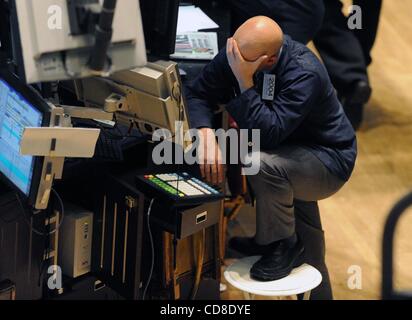 Oct 24, 2008 - Manhattan, New York, USA - Traders work on the floor of the New York Stock Exchange as stocks fell on Wall Street as investors dumped stocks worldwide over fears that the global economy was in the throes of recession.  (Credit Image: Â© Bryan Smith/ZUMA Press) RESTRICTIONS:  * New Yor Stock Photo