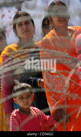 Kashmiri Hindu devotees enterying at Mata Kheer Bhawani Temple, during an annual festival, at TullaMulla Ganderbal, some 28 Kilometers (18 miles) northeast of Srinagar, the summer capital of Indian Kashmir, 19 June 2010.Thousands of Hindu  devotees attended the prayers in the historic Kheer Bhavani  Stock Photo