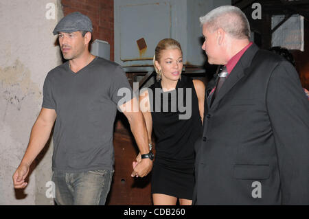 September 23rd, 2010, Philadelphia, PA, USA-Singer LEANN RIMES and actor EDDIE CIBRIAN leaving the Cole Hamels Foundation Denim and Diamonds night. The celebrity bash was held at the Union Trust Steak House in Philadelphia Pa. (Credit Image: (c) Ricky Fitchett/ZUMA Press) Photographer: Ricky Fitchet Stock Photo