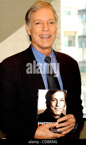 K31022AR.RICHARD CHAMBERLAIN BOOK SIGNING OF ''SHATTERED LOVE'' AT BARNES AND NOBLE AT LINCOLN SQUARE IN NEW YORK New York.6/6/2003.    /   2003(Credit Image: Â© Andrea Renault/Globe Photos/ZUMAPRESS.com) Stock Photo