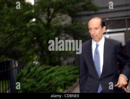 FORMER IMCLONE CEO SAMUEL WAKSAL IS SENTENCED TO SEVEN YEARS IN PRISON FOR HIS ROLE IN THE INSIDER TRADING SCANDAL. HE IS SEEN LEAVING FEDERAL COURT IN NEW YORK New York  06/10/2003.K31088AR.    /   SAM WAKSAL(Credit Image: Â© Andrea Renault/Globe Photos/ZUMAPRESS.com) Stock Photo