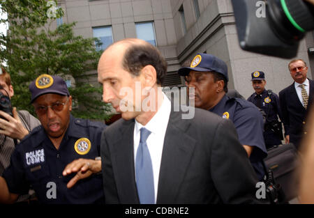 FORMER IMCLONE CEO SAMUEL WAKSAL IS SENTENCED TO SEVEN YEARS IN PRISON FOR HIS ROLE IN THE INSIDER TRADING SCANDAL. HE IS SEEN LEAVING FEDERAL COURT IN NEW YORK New York  06/10/2003.K31088AR.    /   SAM WAKSAL(Credit Image: Â© Andrea Renault/Globe Photos/ZUMAPRESS.com) Stock Photo