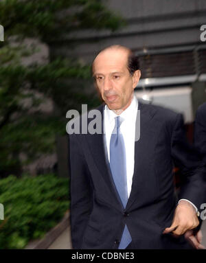 FORMER IMCLONE CEO SAMUEL WAKSAL IS SENTENCED TO SEVEN YEARS IN PRISON FOR HIS ROLE IN THE INSIDER TRADING SCANDAL. HE IS SEEN LEAVING FEDERAL COURT IN NEW YORK New York  06/10/2003.K31088AR.    /   SAM WAKSAL(Credit Image: Â© Andrea Renault/Globe Photos/ZUMAPRESS.com) Stock Photo