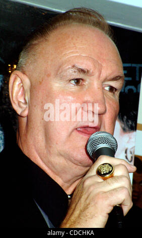 K34098ML.CHUCK WEPNER, A FORMER HEAVYWEIGHT BOXER HAS FILED A LAWSUIT AGAINST  SYLVESTER STALLONE. WEPNER CLAIMS HE WAS THE INSPIRATION FOR THE ROCKY CHARACTER AND THAT STALLONE OWES HIM MONEY FOR USING NAME IN PROMOTION OF THE ROCKY MOVIES. MICKEY MANTLE'S, NEW YORK New York 11/13/2003.  /    2003. Stock Photo