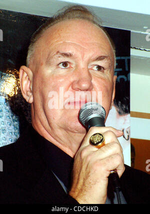 K34098ML.CHUCK WEPNER, A FORMER HEAVYWEIGHT BOXER HAS FILED A LAWSUIT AGAINST  SYLVESTER STALLONE. WEPNER CLAIMS HE WAS THE INSPIRATION FOR THE ROCKY CHARACTER AND THAT STALLONE OWES HIM MONEY FOR USING NAME IN PROMOTION OF THE ROCKY MOVIES. MICKEY MANTLE'S, NEW YORK New York 11/13/2003.  /    2003. Stock Photo