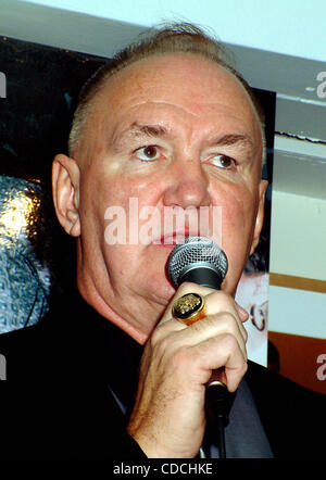 K34098ML.CHUCK WEPNER, A FORMER HEAVYWEIGHT BOXER HAS FILED A LAWSUIT AGAINST  SYLVESTER STALLONE. WEPNER CLAIMS HE WAS THE INSPIRATION FOR THE ROCKY CHARACTER AND THAT STALLONE OWES HIM MONEY FOR USING NAME IN PROMOTION OF THE ROCKY MOVIES. MICKEY MANTLE'S, NEW YORK New York 11/13/2003.  /    2003. Stock Photo